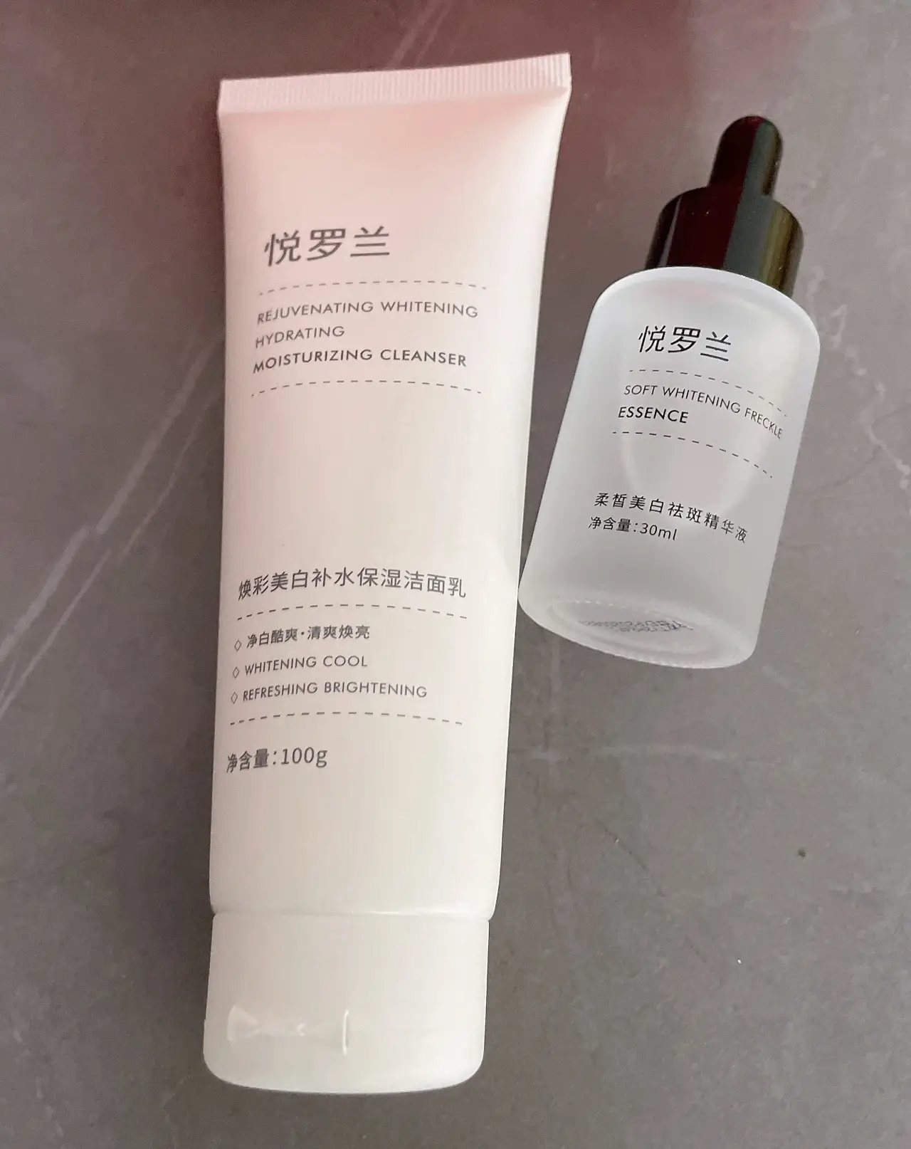 <b>深层清洁洗面奶 | 温和净肤控油去角质</b>